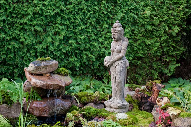 Dewi Statue Wasserspeier