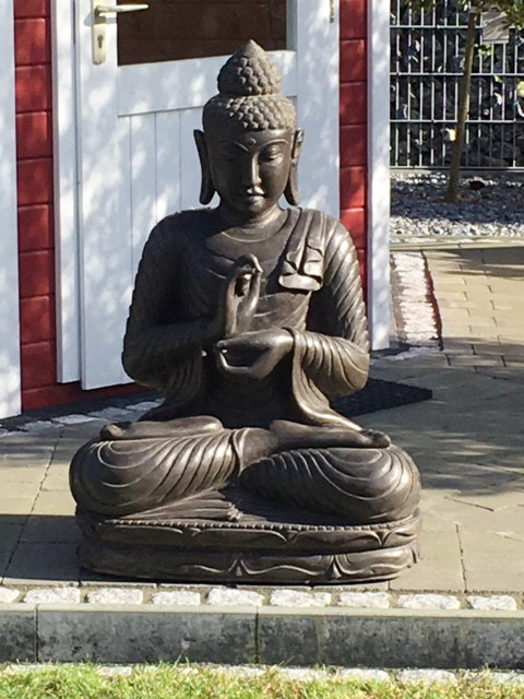 Buddhafigur Fluss Stein