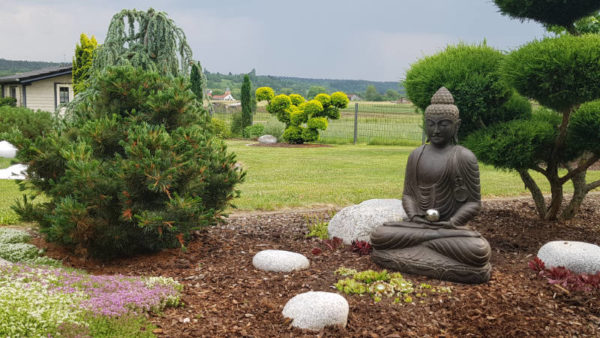 Buddhafigur mit Zen-Anklängen