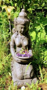 Dewi Figur mit Schale
