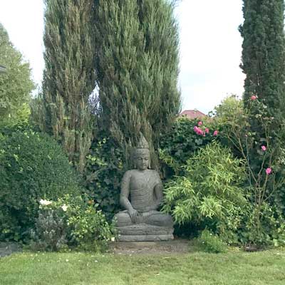 Buddhafigur grüner Lavastein