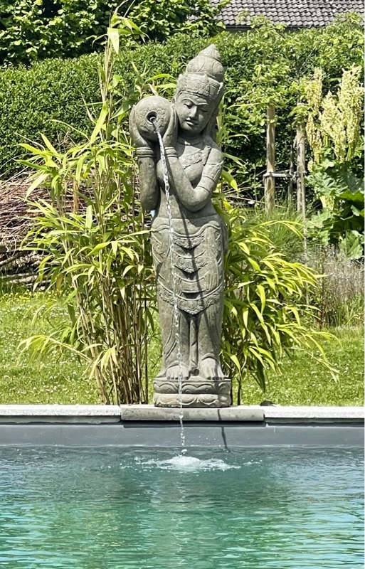 Dewi Figur Wasserspeier Pool