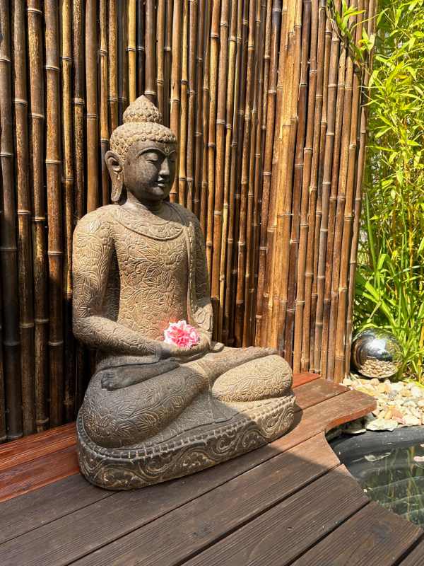 Buddha Figur Teich Bambus