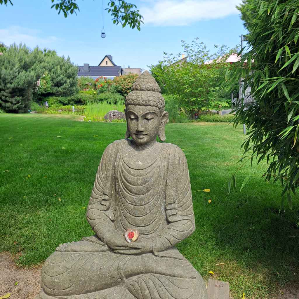 Buddhafigur Garten grüner Lavastein