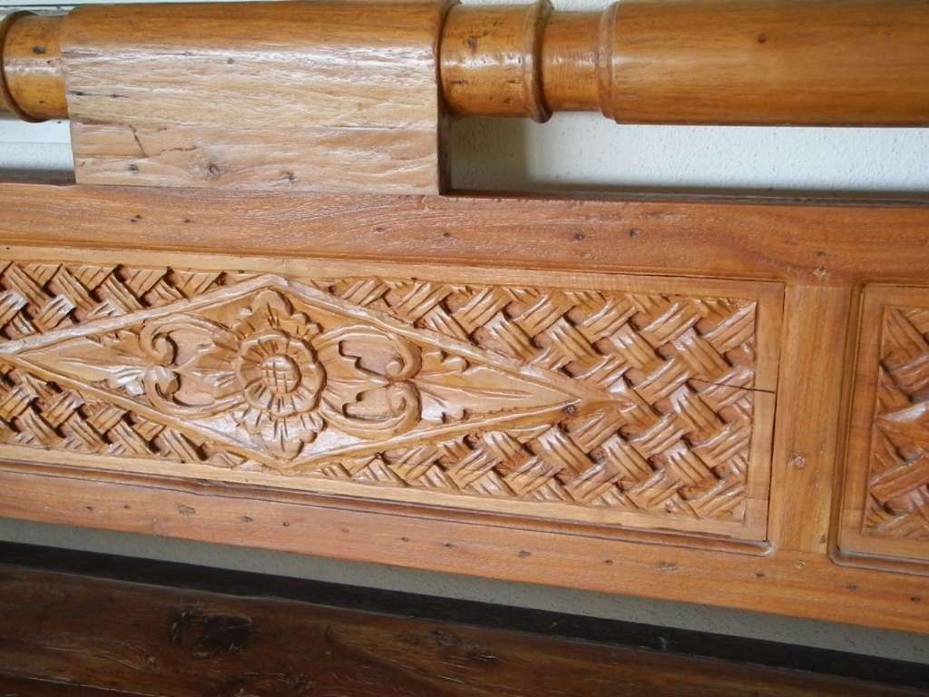 Großes geschnitztes Bali Daybed mit Lehne Teak Breite 200 cm - terra