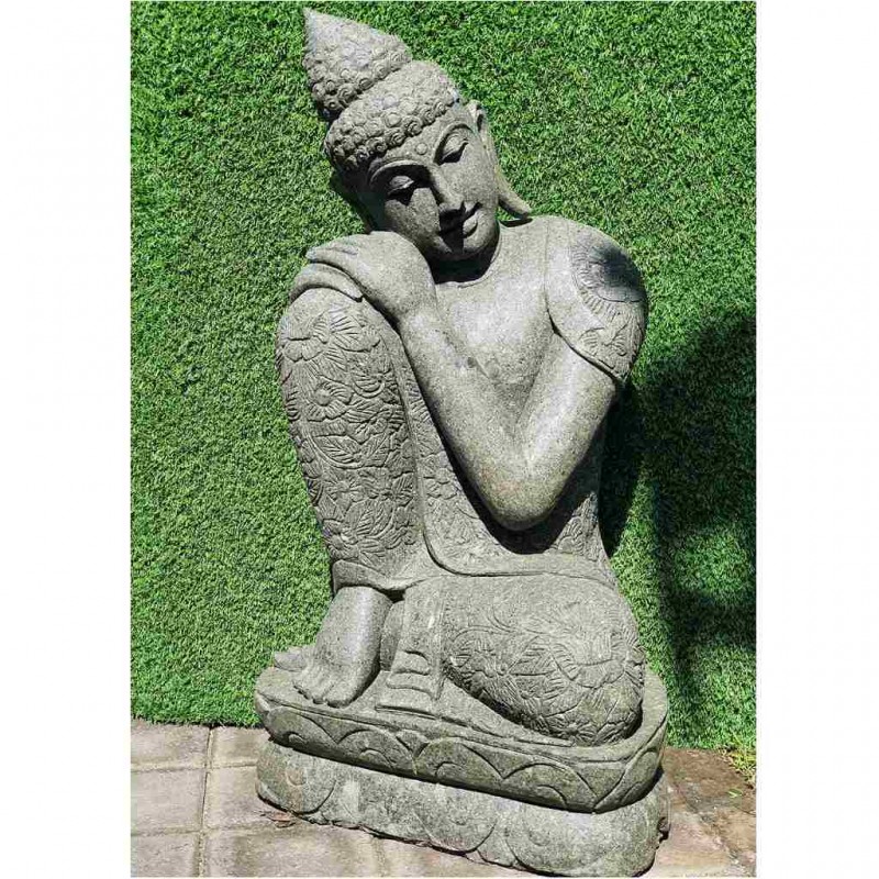 Träumender Buddha Blumenkleid rechts geneigt grüner Lava Stein 102 cm