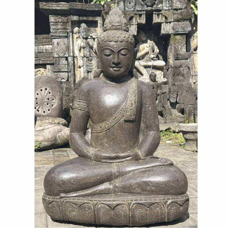 Sitzender Buddha mit Bordürenschmuck Fluss Stein 100 cm