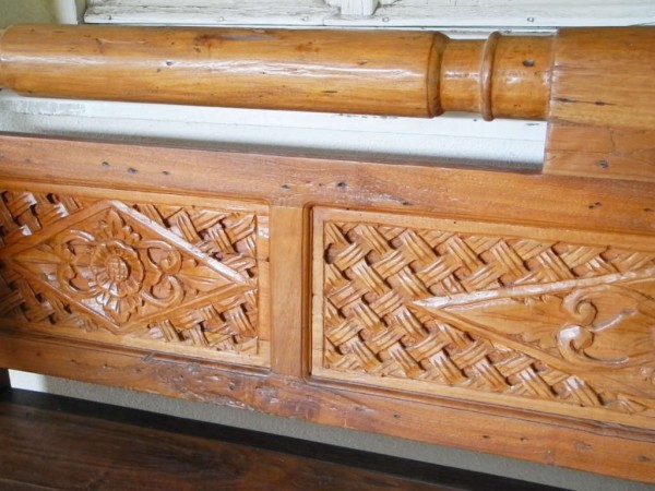 Großes geschnitztes Bali Daybed mit Lehne Teak Breite 200 cm - terra