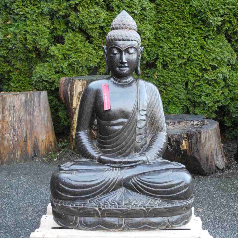 Grosser Buddha mit schönem Gewand Fluss Stein 102 cm