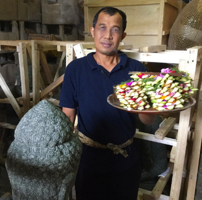 Geweihte Opfergaben für Container