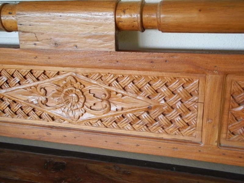 Großes geschnitztes Bali Daybed mit Lehne Teak Breite 200 cm - terra