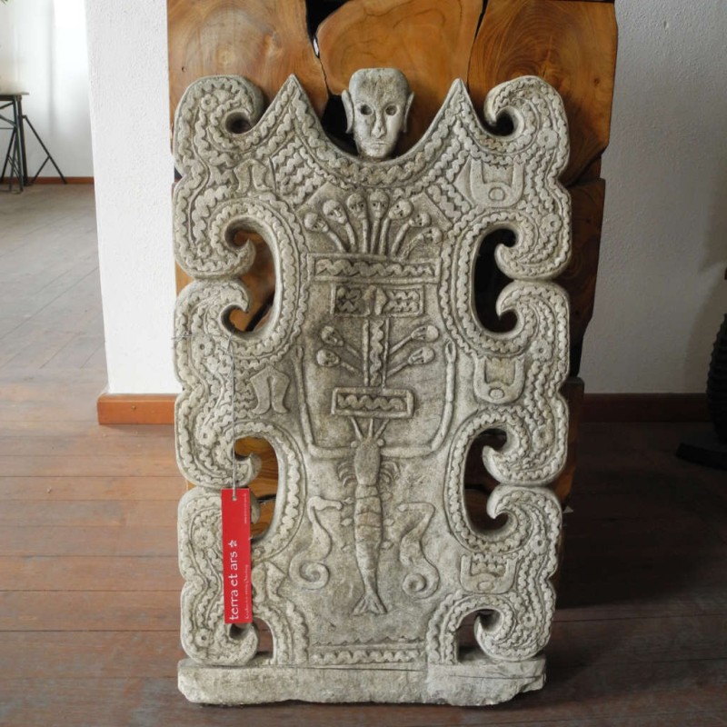 Filigrane Sumba Ahnen Stele
