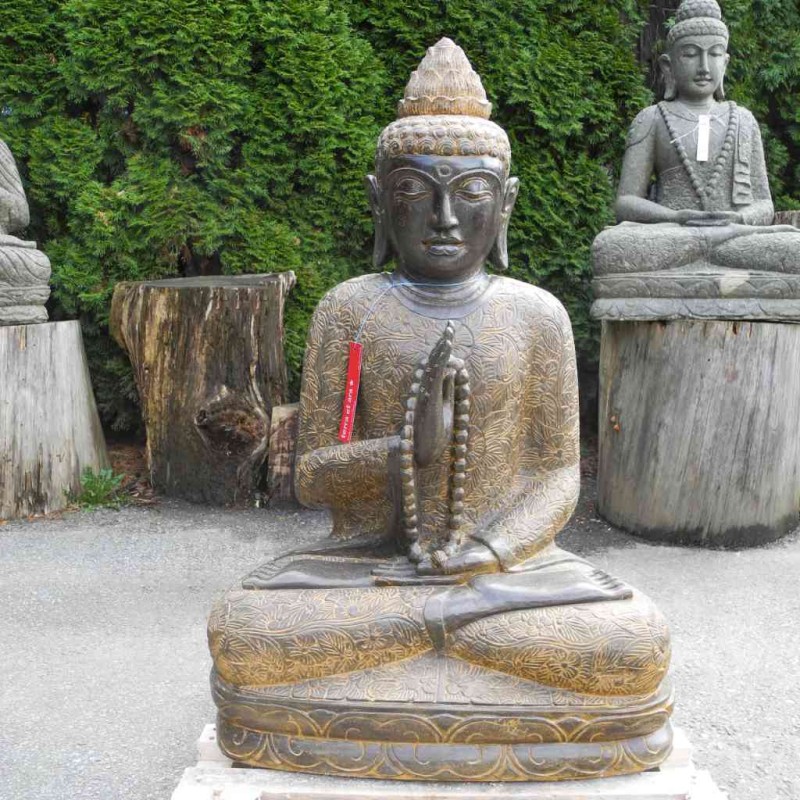 Fluss Stein Buddha mit Mala in erhobener Hand 103 cm