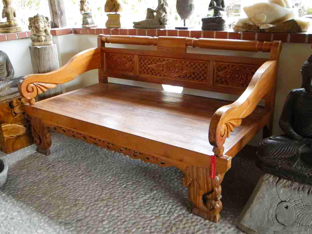 Großes geschnitztes Bali Daybed mit Lehne Teak Breite 200