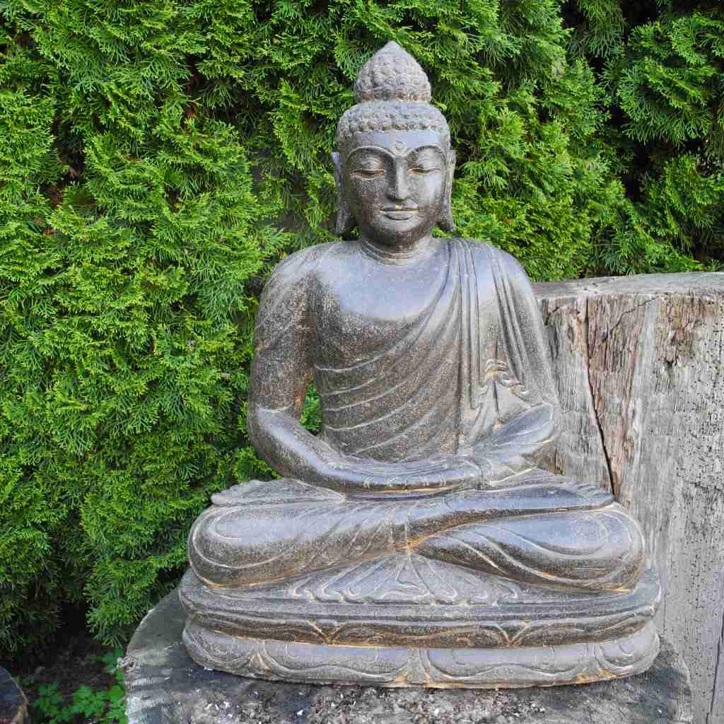 Wunderschöne Buddhafiguren aus Stein für den Garten TERRA ET ARS